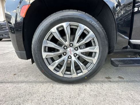 Used 2022 GMC Yukon Denali image 2