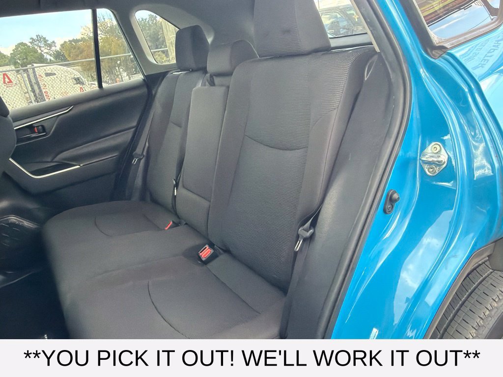 Used 2021 Toyota RAV4 LE w/ Carpet Mat Package (TMS) AWD/4WD image 9