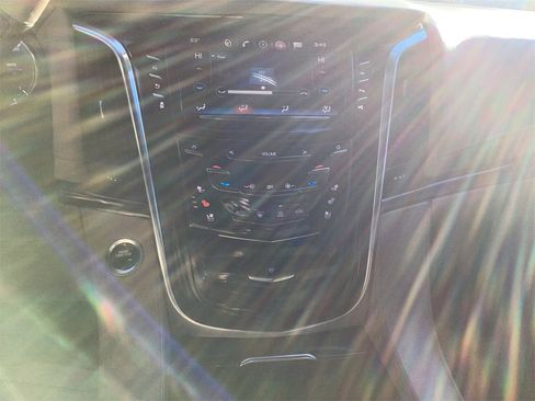 Used 2019 Cadillac Escalade Platinum image 16