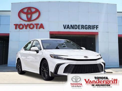 New 2026 Toyota Camry SE image 1