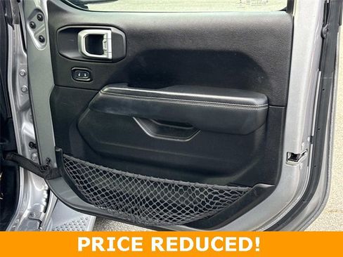 Used 2019 Jeep Wrangler Unlimited Sahara image 8