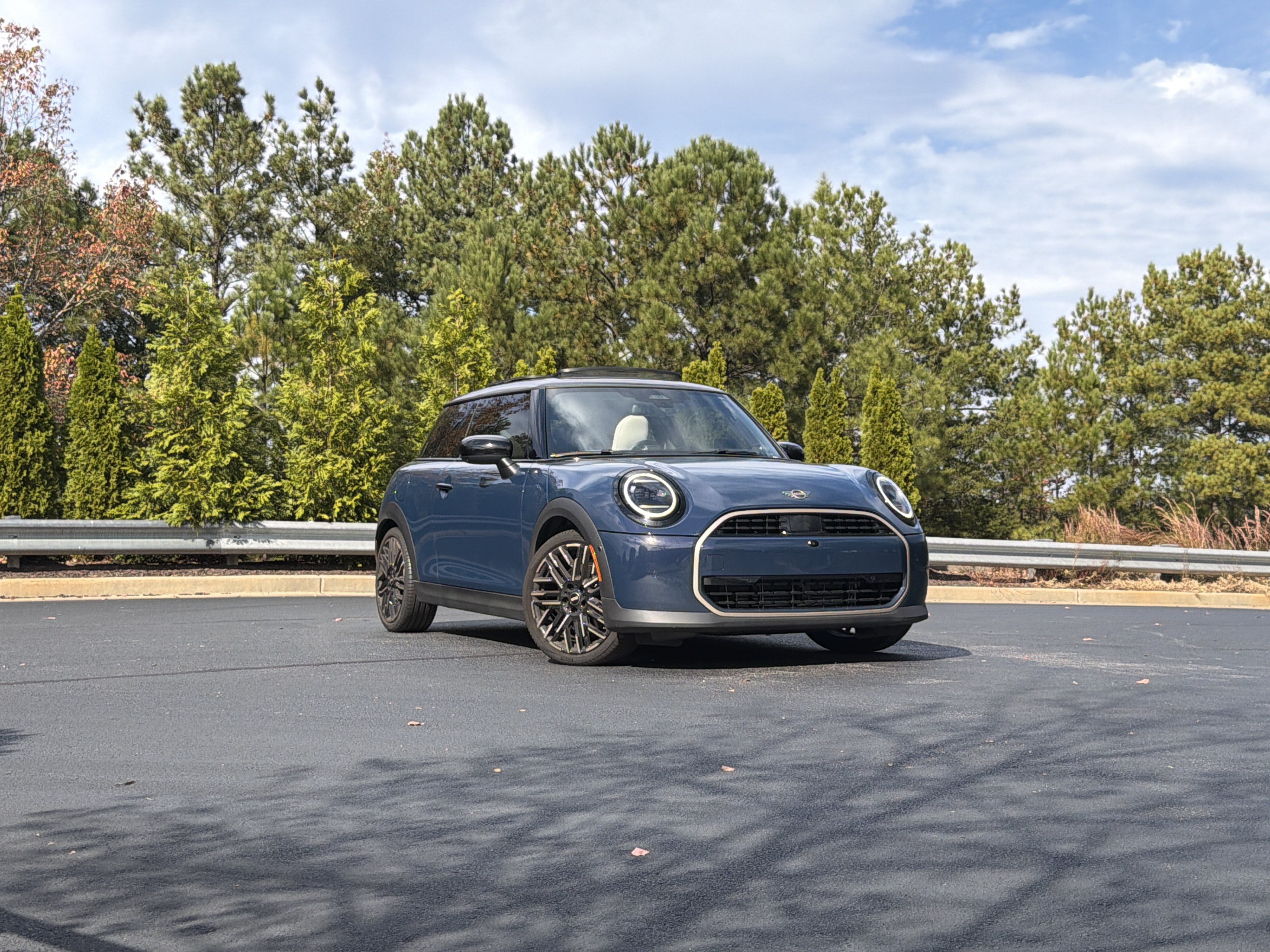 Used 2025 MINI Cooper 2-Door Hardtop FWD image 2
