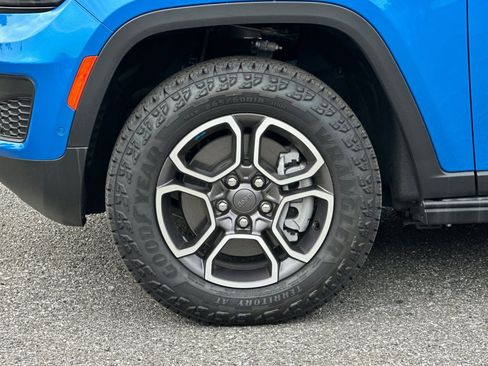 New 2023 Jeep Grand Cherokee Trailhawk w/ Advanced Protech Group II AWD/4WD image 23