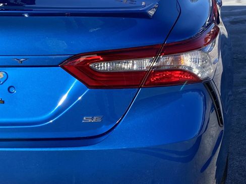 Used 2018 Toyota Camry SE w/ Moonroof Package image 5