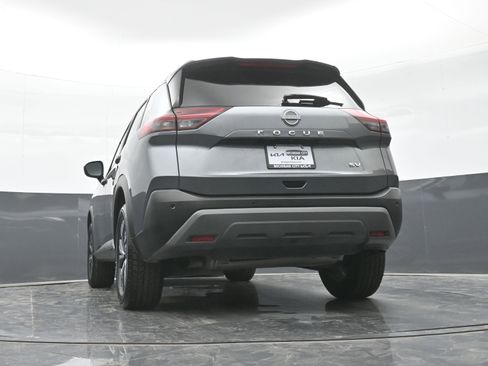 Used 2023 Nissan Rogue SV image 41