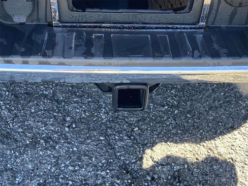 Used 2022 Chevrolet Colorado LT w/ Chrome Appearance Package image 9