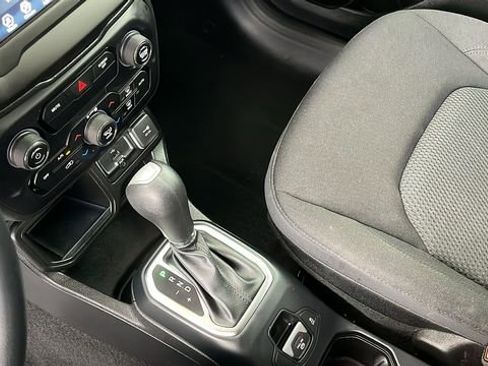Used 2020 Jeep Renegade Altitude FWD image 14