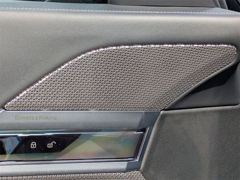 Used 2023 BMW i7 xDrive60 image 17