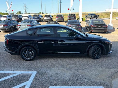 Used 2025 Kia K4 FWD image 2