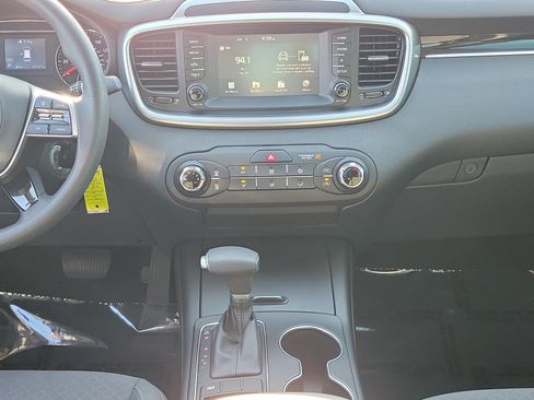 Used 2020 Kia Sorento FWD V6 image 28