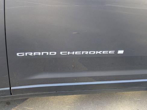 New 2025 Jeep Grand Cherokee L Laredo w/ Trailer Tow Package AWD/4WD image 32