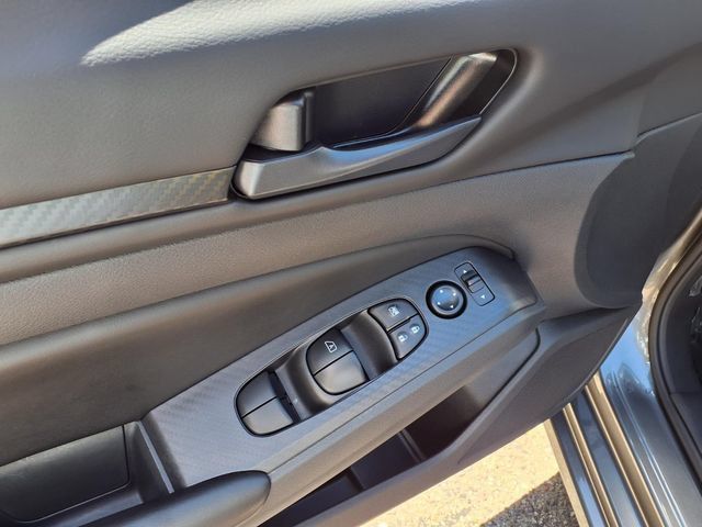 Used 2025 Nissan Altima 2.5 S FWD image 16