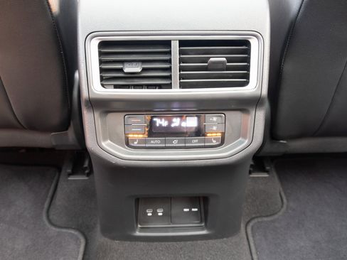 Used 2024 Volkswagen Atlas SEL Premium R-Line image 18