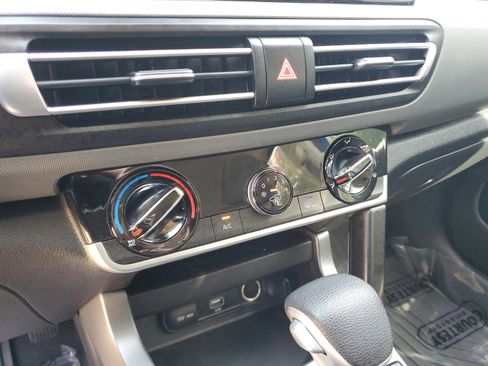 Used 2022 Kia Seltos LX image 17