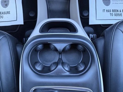 Used 2024 Chrysler Pacifica Select image 23