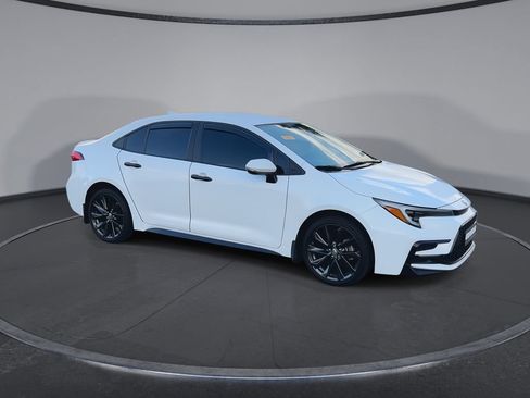 Used 2024 Toyota Corolla SE FWD image 2