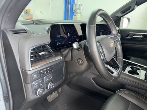 Used 2025 Chevrolet Tahoe Premier AWD/4WD image 15