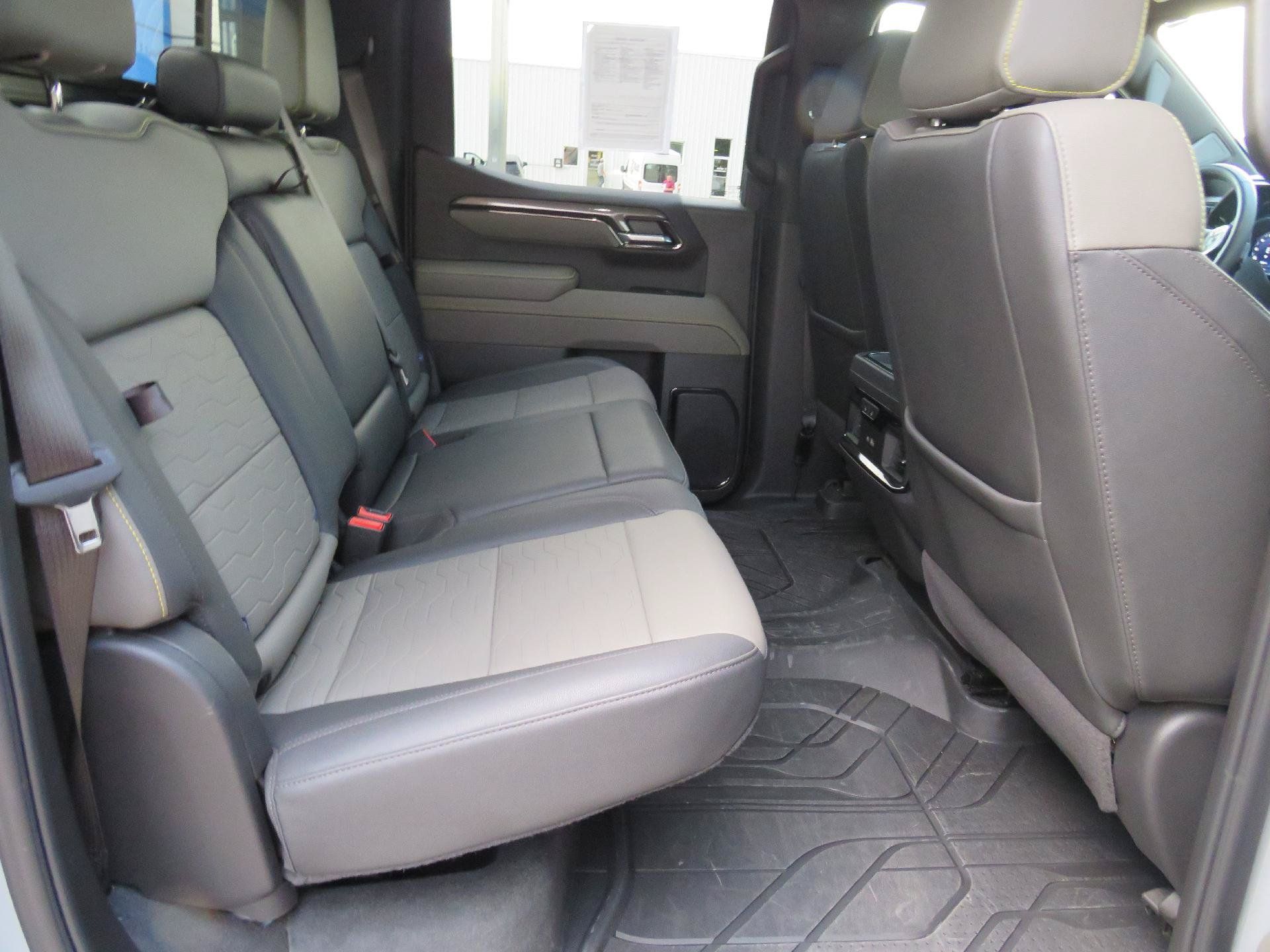 Used 2025 Chevrolet Silverado 1500 ZR2 w/ Technology Package AWD/4WD image 14