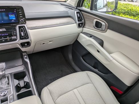 Used 2023 Kia Sorento EX w/ Panoramic Sunroof Package image 13