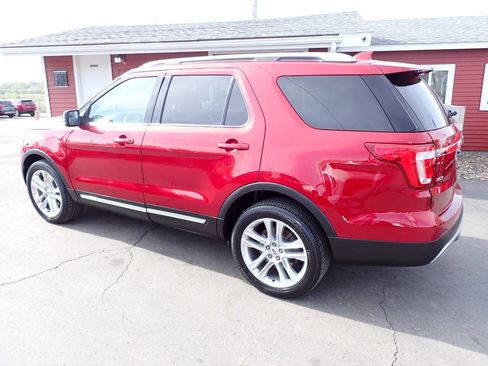 Used 2016 Ford Explorer XLT w/ Equipment Group 202A AWD/4WD image 4