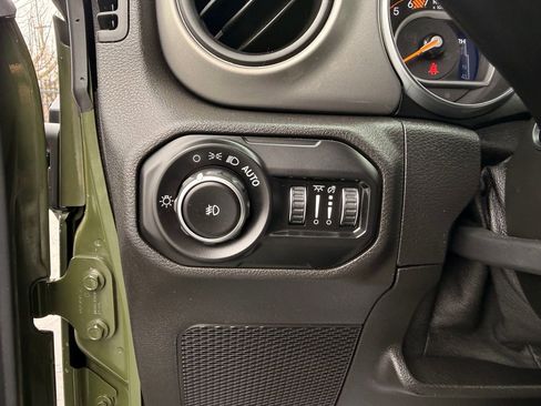 Used 2021 Jeep Wrangler Unlimited Sport image 19