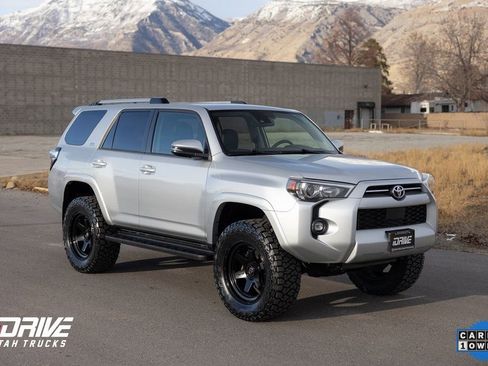 Used 2022 Toyota 4Runner SR5 Premium image 2