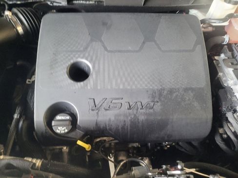 Used 2022 Chevrolet Traverse LS FWD image 30