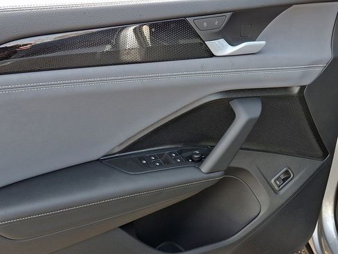 New 2026 Volkswagen Tiguan SE image 8