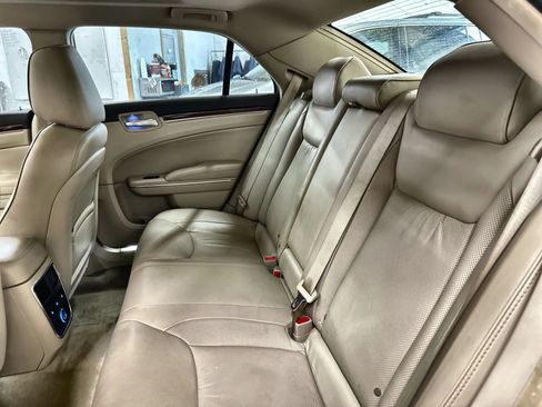 Used 2011 Chrysler 300 C RWD image 25