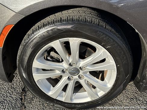 Used 2017 Chrysler 200 Limited Platinum image 10