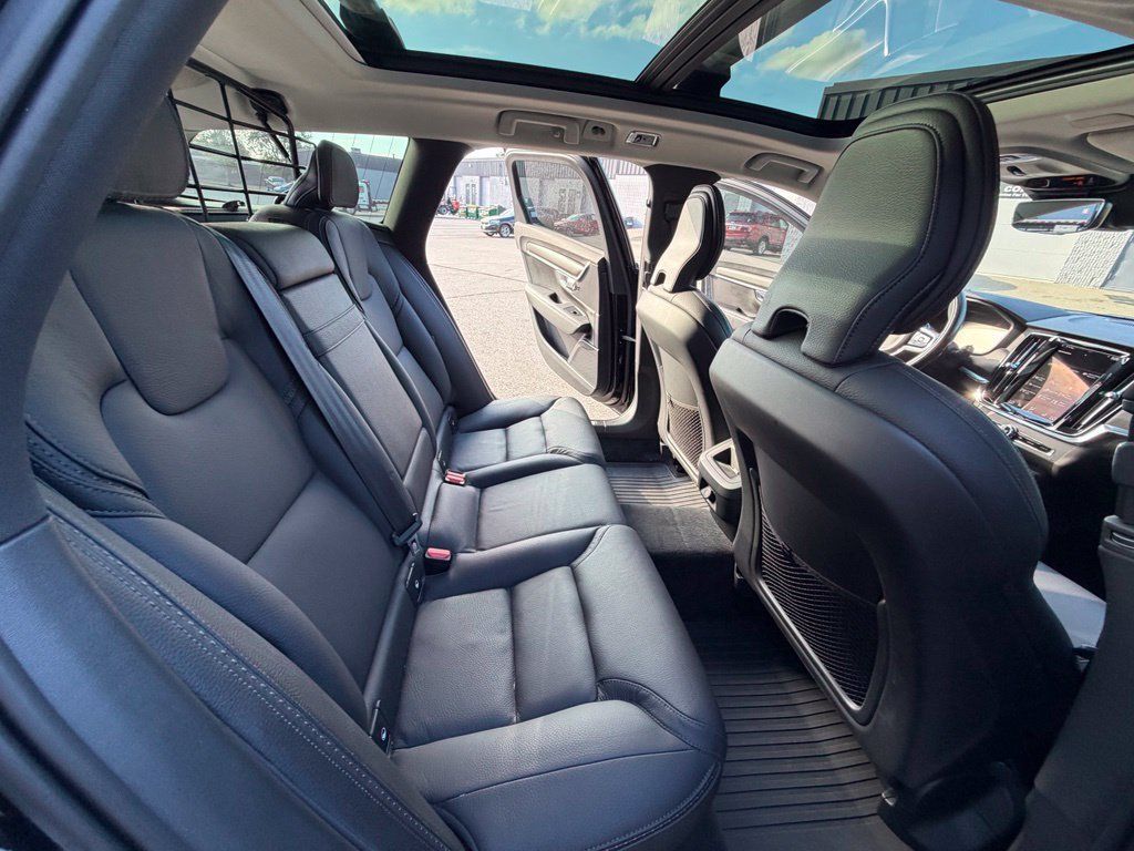Used 2020 Volvo V90 T6 Cross Country w/ Protection Package Premier AWD/4WD image 24