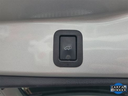 Used 2017 Toyota Highlander Limited image 11