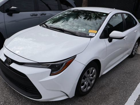 Used 2023 Toyota Corolla LE FWD image 2