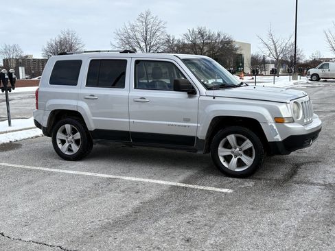 Used 2011 Jeep Patriot 70th Anniversary w/ Sun/Sound Group image 7