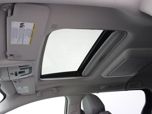 Used 2024 Toyota Sienna Limited FWD image 28