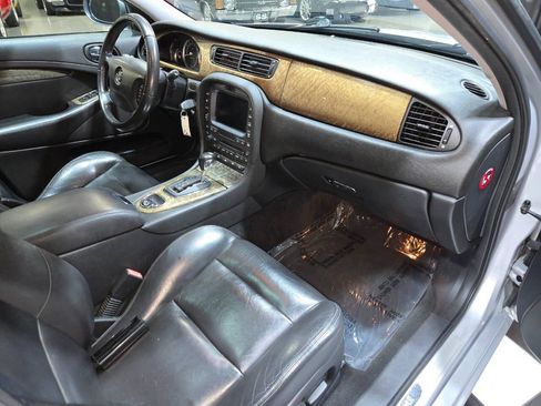 Used 2005 Jaguar S-TYPE R RWD image 8