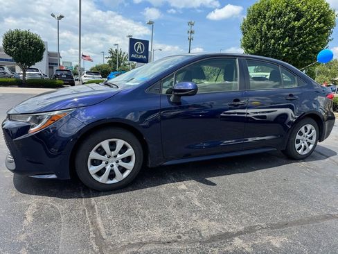 Used 2021 Toyota Corolla LE w/ Carpet Mat Package (TMS) FWD image 2