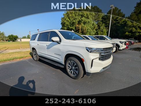 Used 2021 Chevrolet Suburban LT w/ Rear Media and Nav Package AWD/4WD image 1