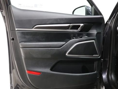 Used 2025 Kia Telluride LX FWD image 14
