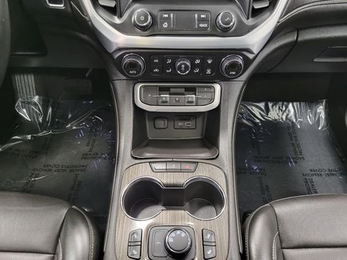 Used 2023 GMC Acadia SLT w/ Elevation Edition image 17