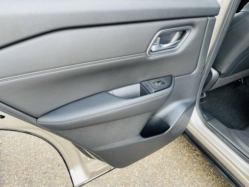 Used 2024 Nissan Rogue Platinum w/ Platinum Premium Package image 26