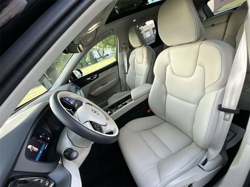 New 2025 Volvo XC60 B5 Core w/ Protection Package Premier image 15