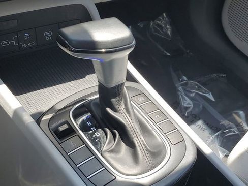 Certified 2024 Hyundai Kona SEL AWD/4WD image 32
