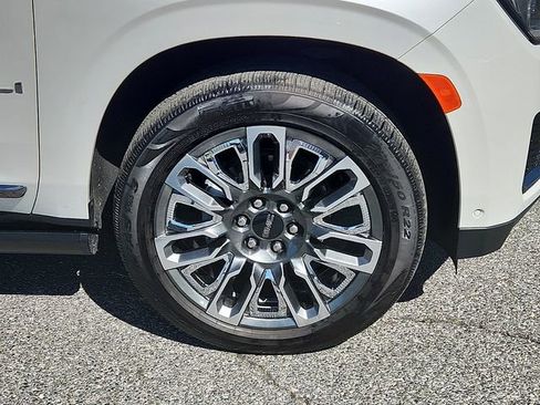 Used 2023 GMC Yukon XL Denali Ultimate AWD/4WD image 8