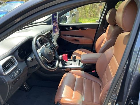 Used 2019 Kia Sorento SX image 9