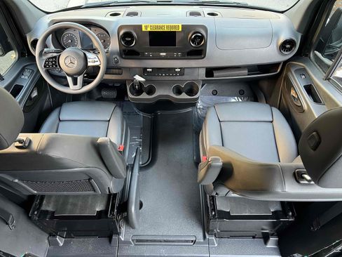 Used 2023 Mercedes-Benz Sprinter 2500 image 5