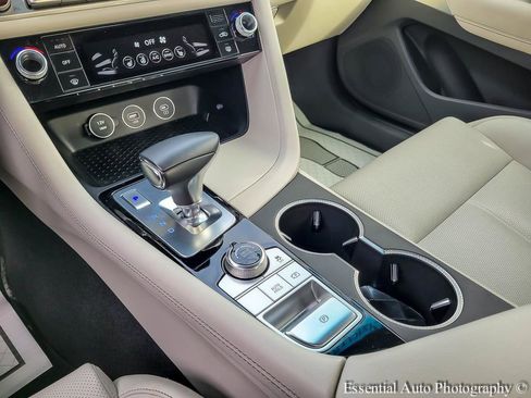 Used 2024 Genesis G70 2.5T image 24