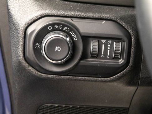 Used 2020 Jeep Wrangler Unlimited Sahara w/ Uconnect 4C Nav & Sound Group AWD/4WD image 18