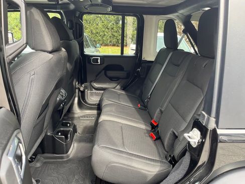 Used 2022 Jeep Wrangler Unlimited Sport image 28