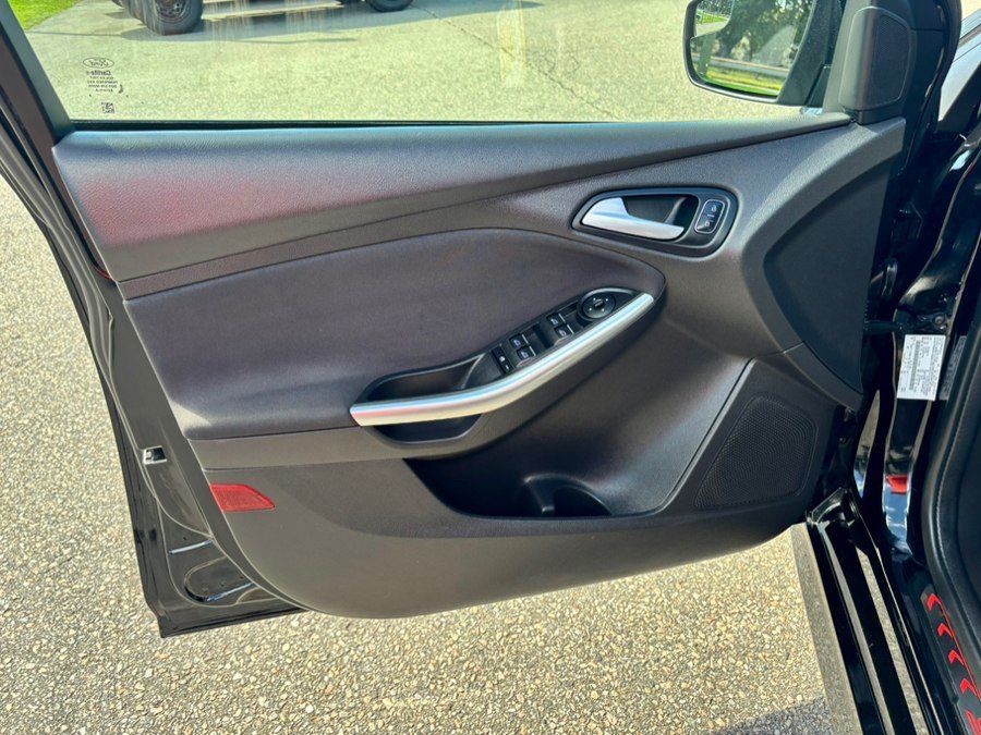 Used 2017 Ford Focus ST FWD image 9